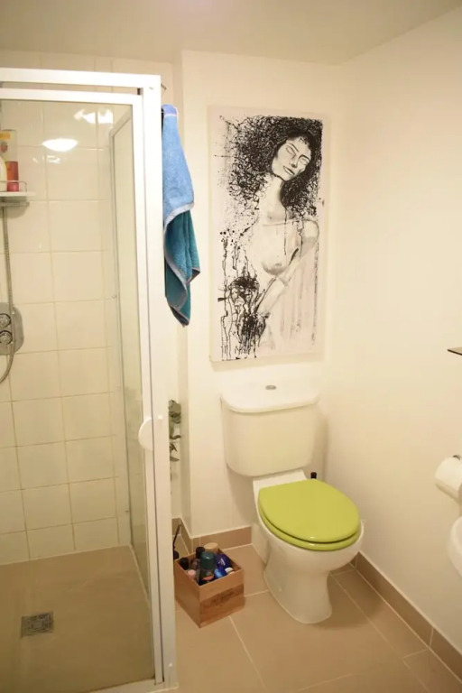 Arty 1 Bedroom Apartment in Camberwell Sleeps 2