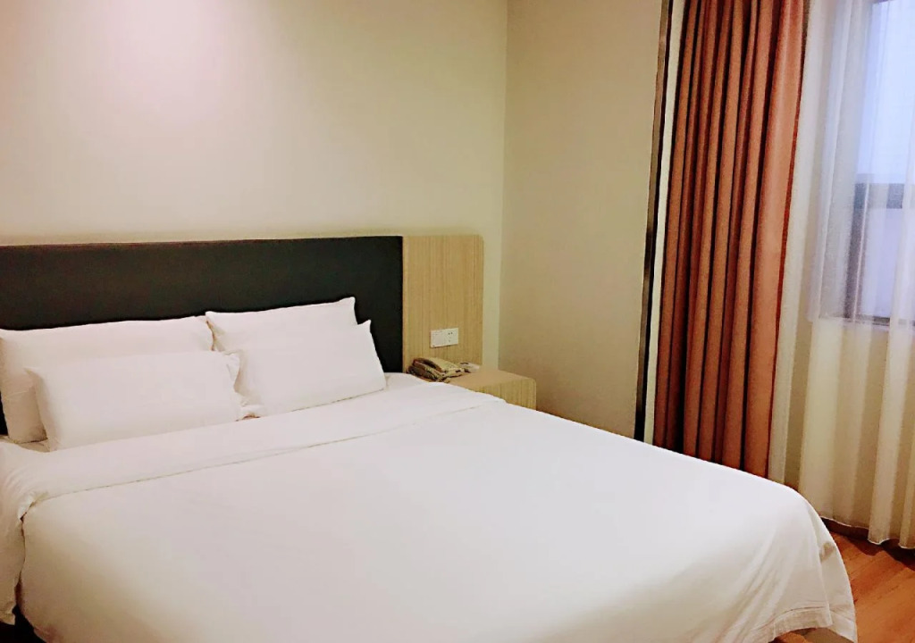 Hanting Hotel Shanghai Hongkou Football Stadium Metro Station
