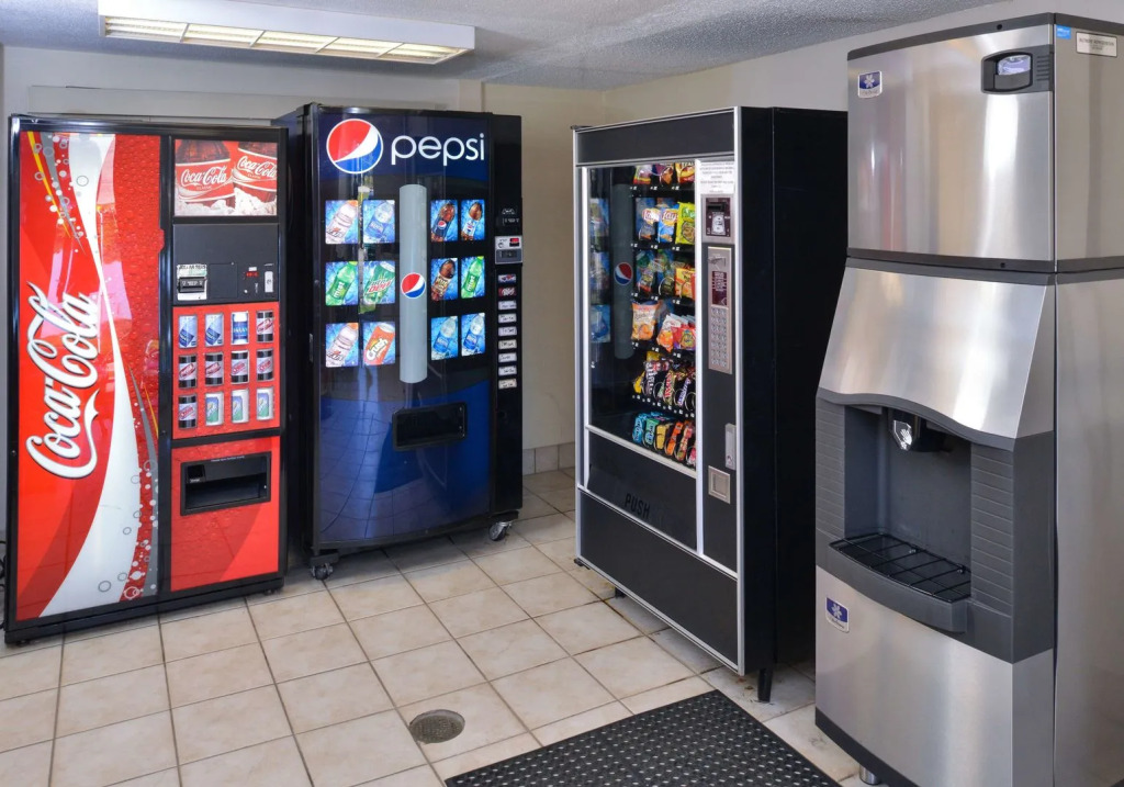 Super 8 by Wyndham Deerfield - Northbrook