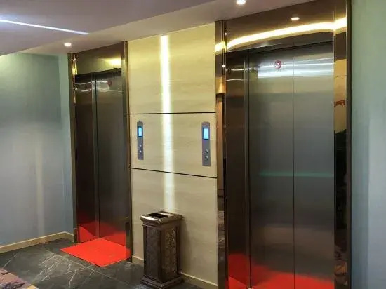 Boyue Fashion Hotel (Jiangmen East Station)
