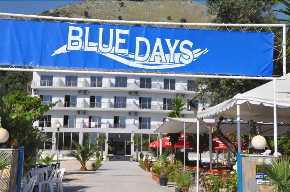 Hotel Blue Days