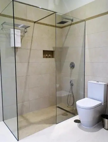 Bowen, Luxury Suites