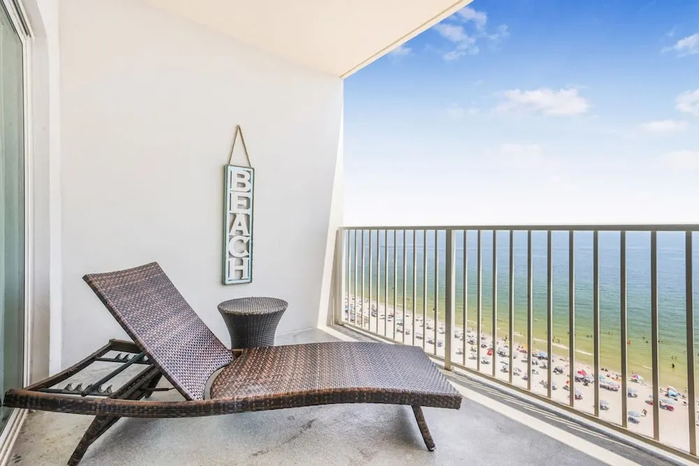 Seawind 1208 Beach Front Zero Entry Pool