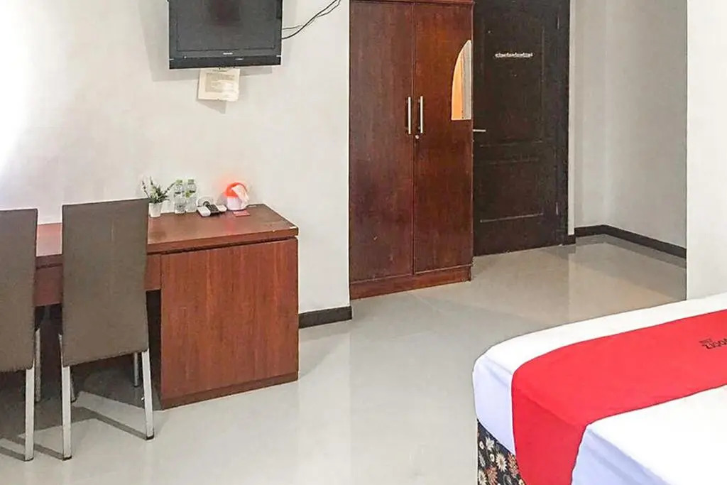 RedDoorz near Bukit Darmo Golf