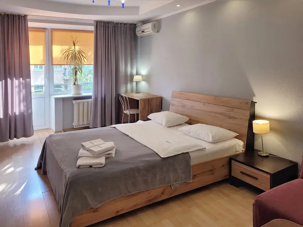 Апартаменты Home-Hotel, ул. Малая Житомирская, 10-1