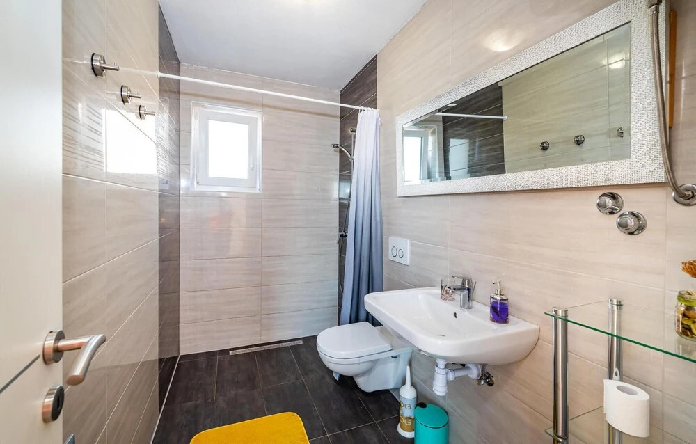 Amazing Home in Novigrad With 5 Bedrooms, Wifi and Outdoor Swimming Pool
