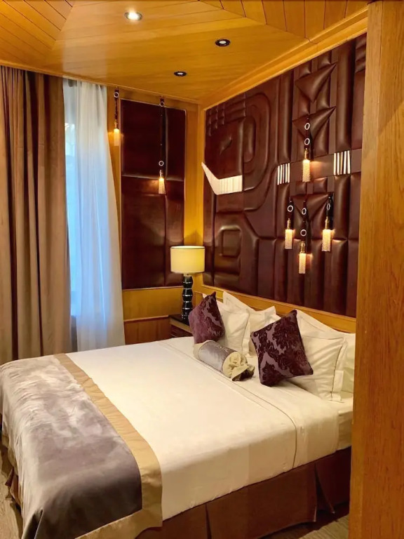 Majestic apartment on Nevsky,44