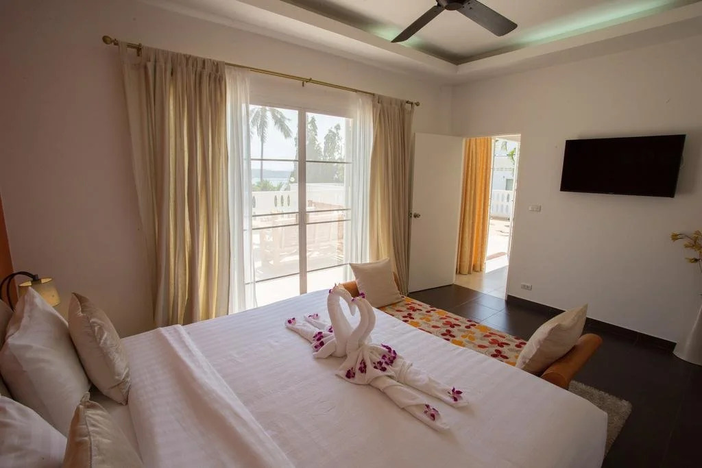 Blissful Tropical Stay at SeaLaVie Villa