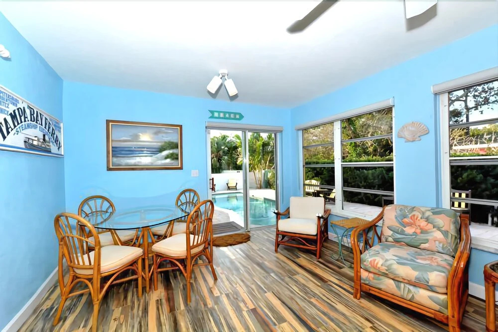 Surf Rider's Cottage 2 Bedrooms 1 Bathroom Condo