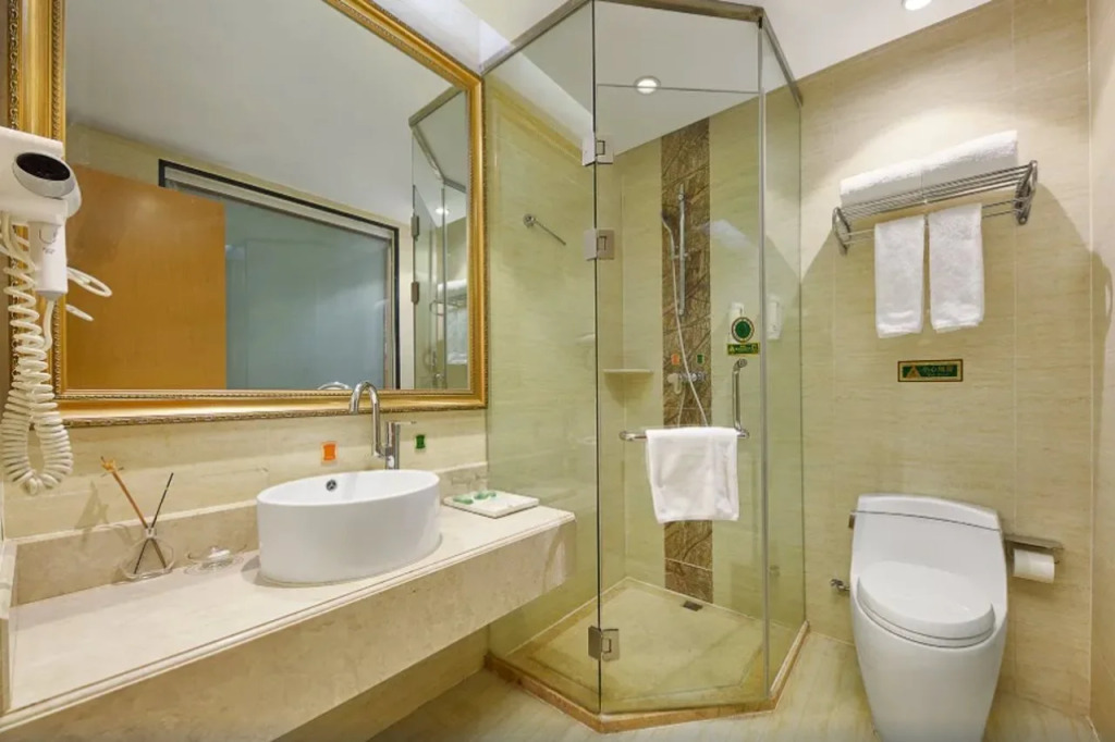 Vienna Hotel (Nanjing Wende Road Metro Station Yanchuang Park)