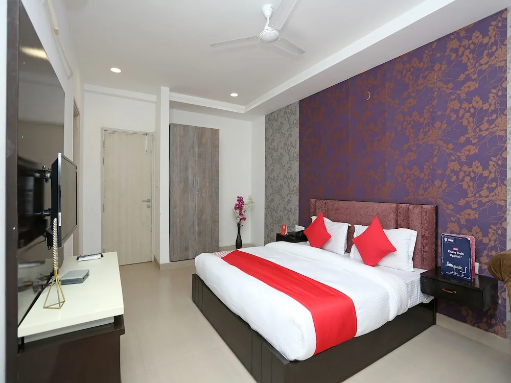 Oyo 28158 Avalon Taj View