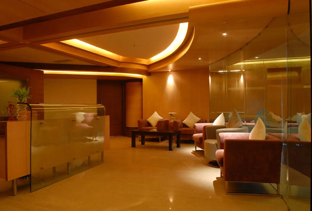 Peninsula Grand