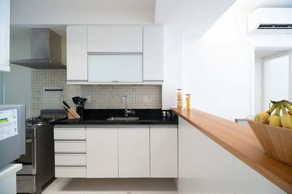 Leblon 2BR Apt 1 Min From the Beach - by Casape