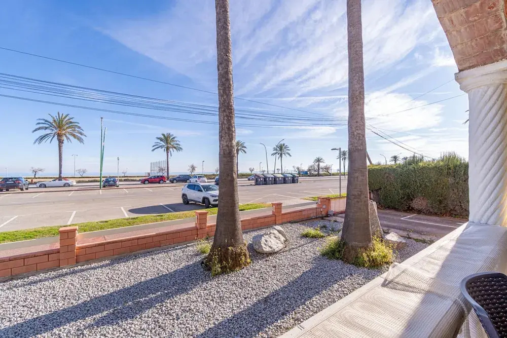 Villa in Empuriabrava With Pool & Canal Access