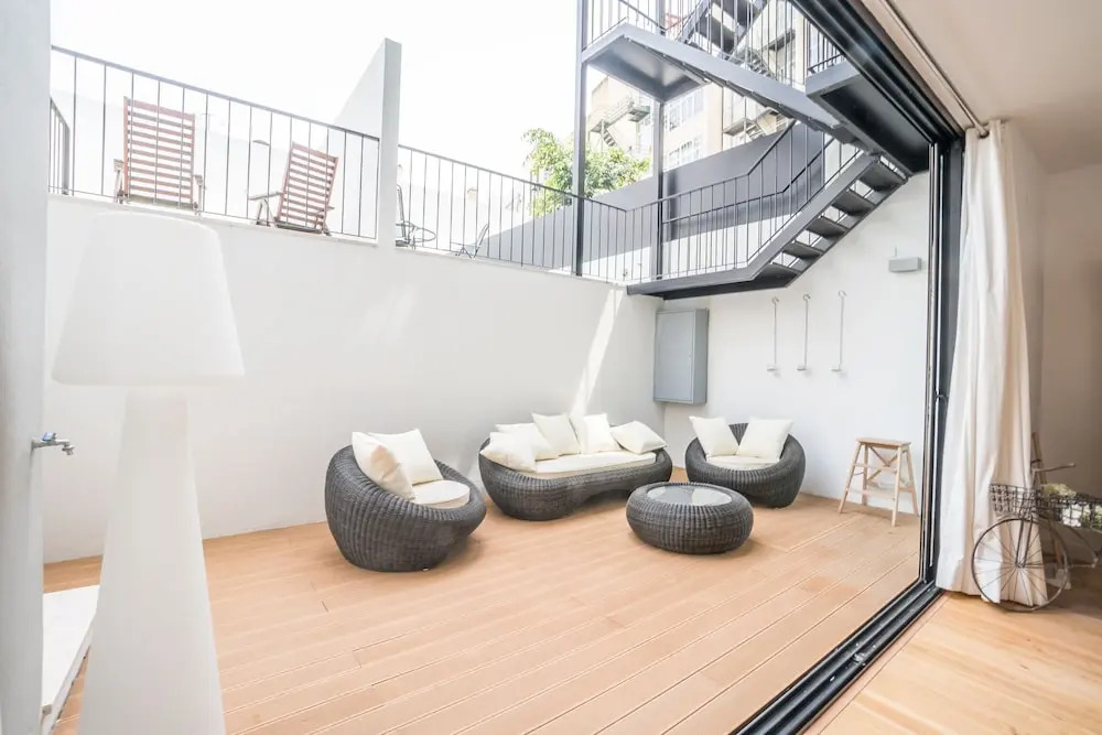 Gulbenkian 2 bedroom with Private Garden