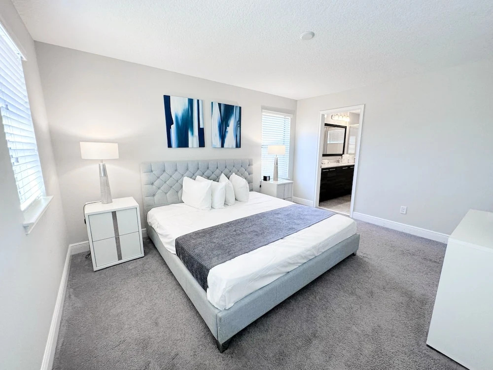 Balmoral Resort-210bp 4 Bedroom Home by RedAwning
