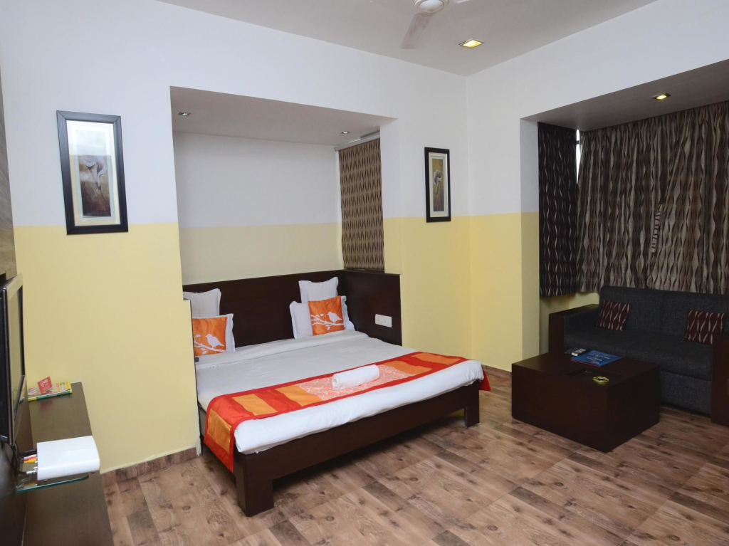 OYO 1030 Hotel Palm View Residency