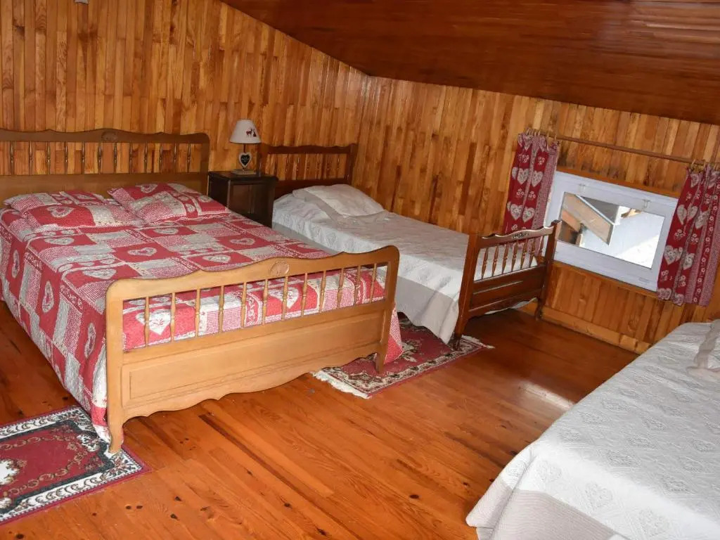 Chalet mitoyen avec jardinet, 3 pièces, 6 personnes - FR-1-464-8