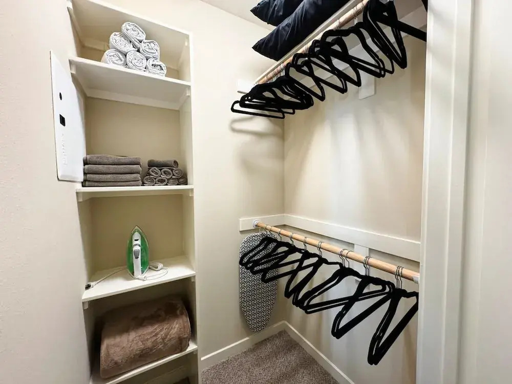 Stylish Retreat W Pool GYM Parking 10min to Cedars
