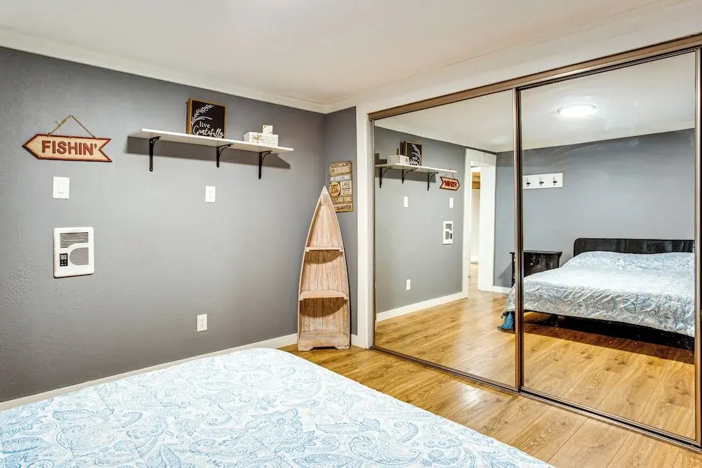 3 Mi to Puget Sound: Lakefront Gem w/ Patio!
