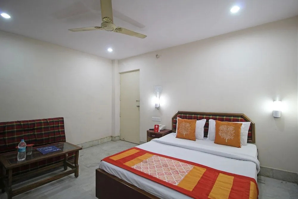 OYO 10400 Hotel The Ambassador