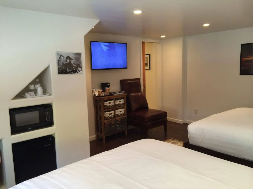 Iron Horse Inn