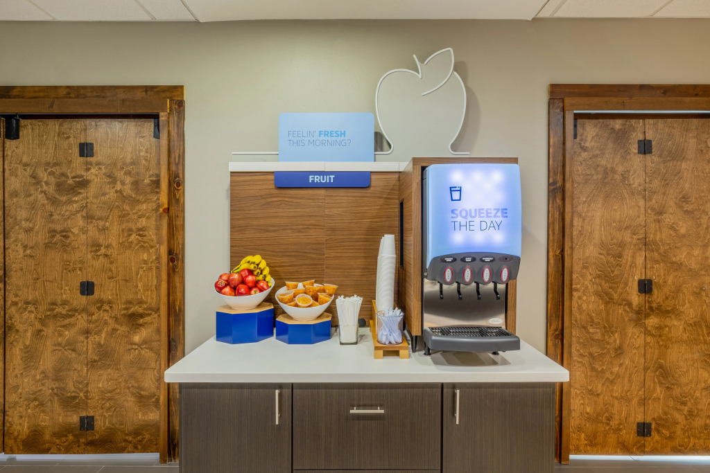 Holiday Inn Express & Suites Lindale - Tyler by IHG