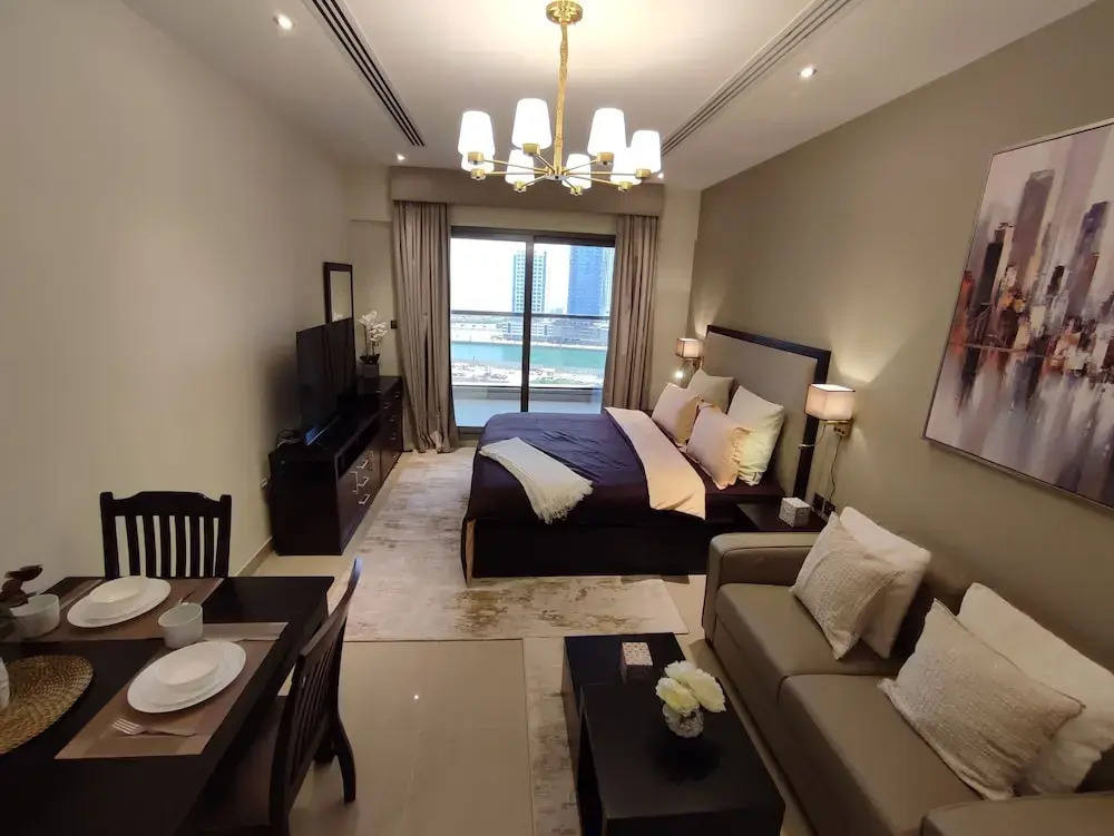 Whitesage - Sleek Studio With Canal View Near Metro