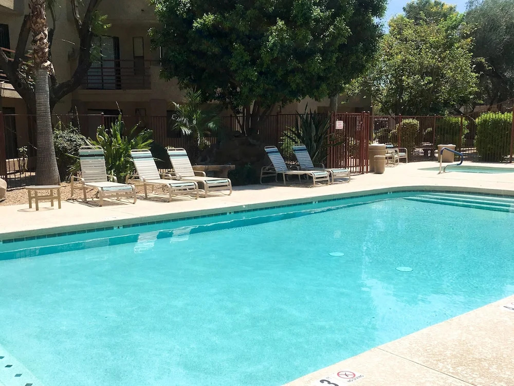Stylish & Spacious Condo W/ Pool, SPA & Gym Condo