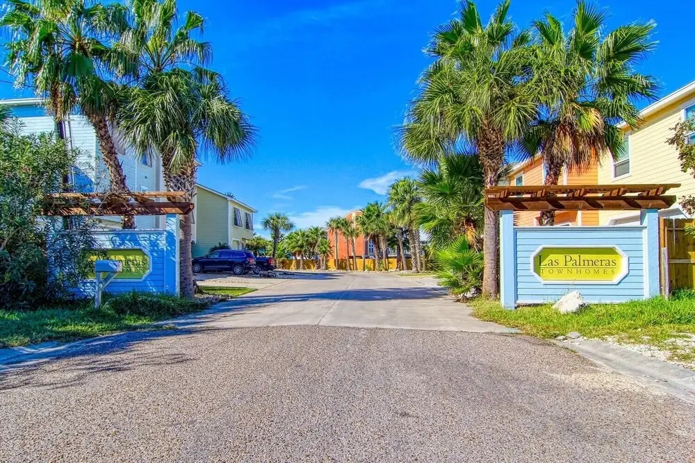 Saltwater Hippie 3 Bedroom Condo by Redawning