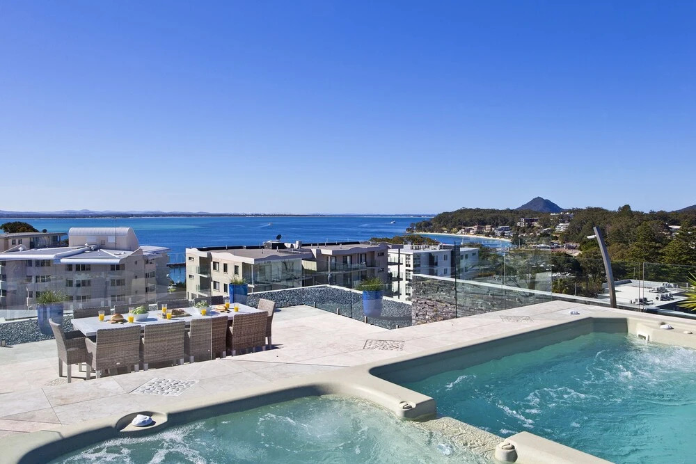Penthouse Palace - Private Heated Pool and Spa