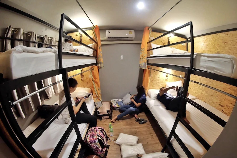 OK CHIC PHUKET HOSTEL