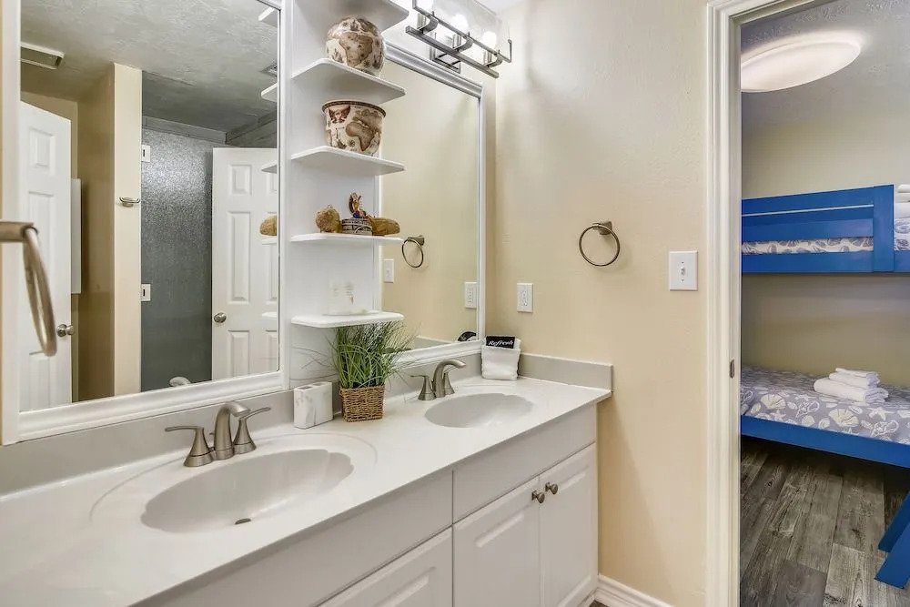 Barefoot Pelican by Ryson Vacation Rentals