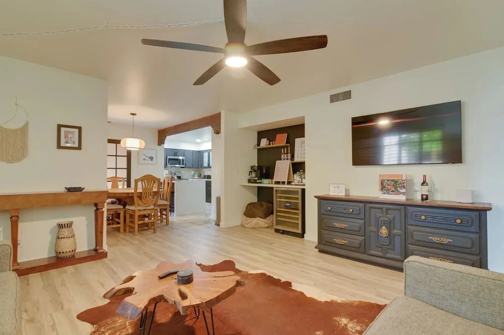 4 Mi to Old Town! Extended Desert Escape w/ Pool