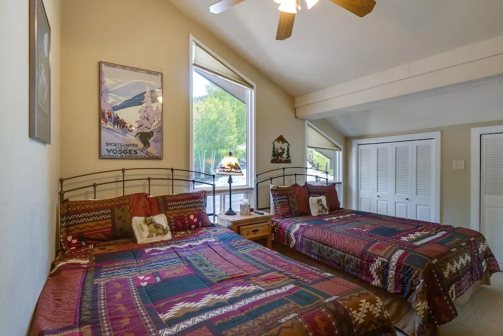 Hot Tub Relaxation: Luxe Summit Gem w/ Mtn Views