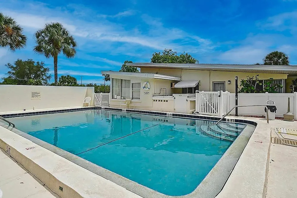 Pelican Gardens Studio 3 on Lido Key