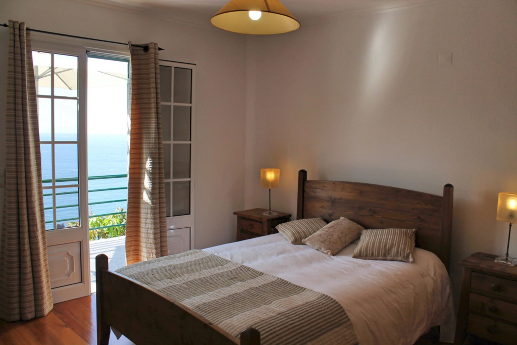 Perched above village with heated pool & ocean views | Casa Jardim Mar