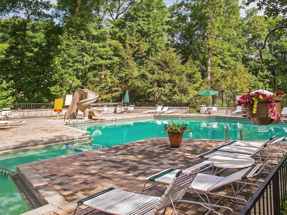 Chalet W/ Epic Mountain Views & Hot Tub 3 Bedroom Cabin