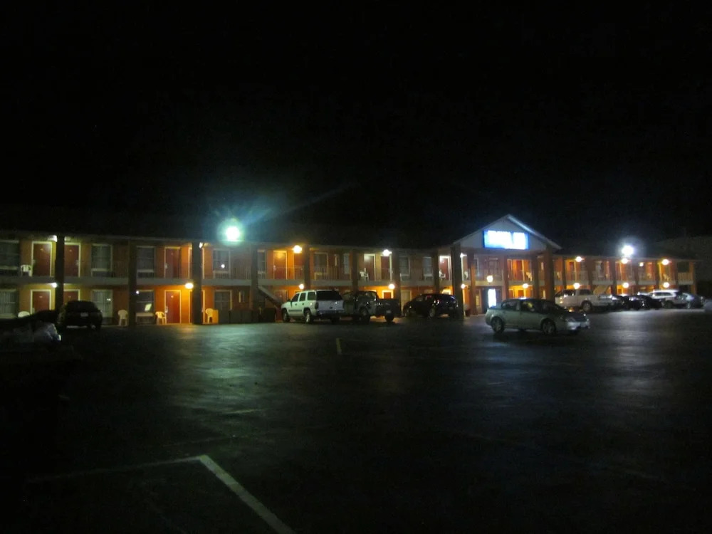 Lighthouse Inn Motel