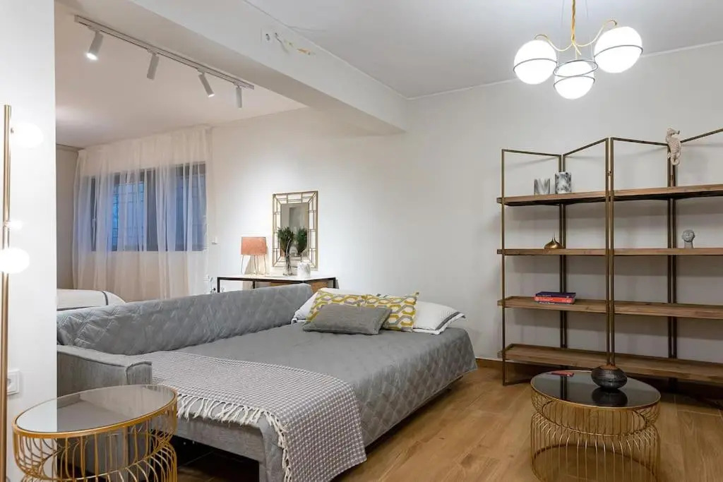 Large Elegant Studio, Kalathi Home Suites in Verga