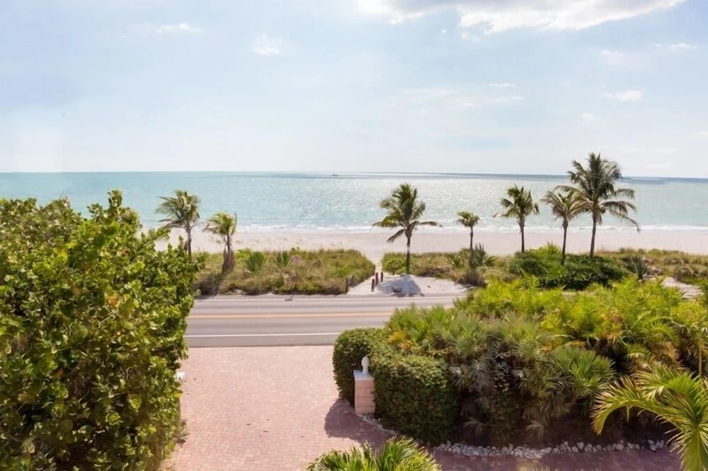 Donax 3 Bedroom Condo by RedAwning