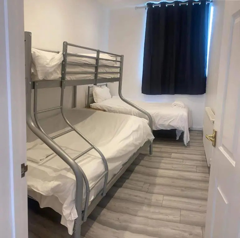 Entire Two Double Bedrooms Flat N4