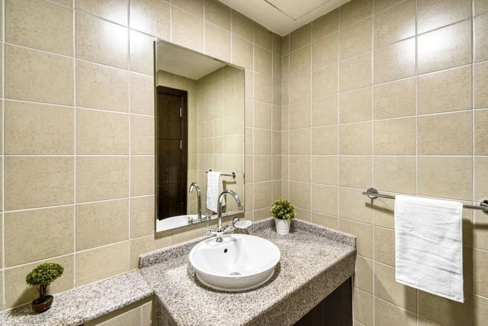 Spacious and Bright Apt in the Heart of Marina!