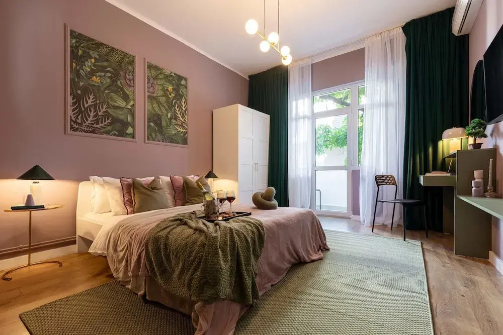 Serene 1BR Apartment in University Square