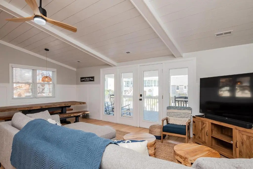 Sawyers Shore Shack by Oak Island Accommodations