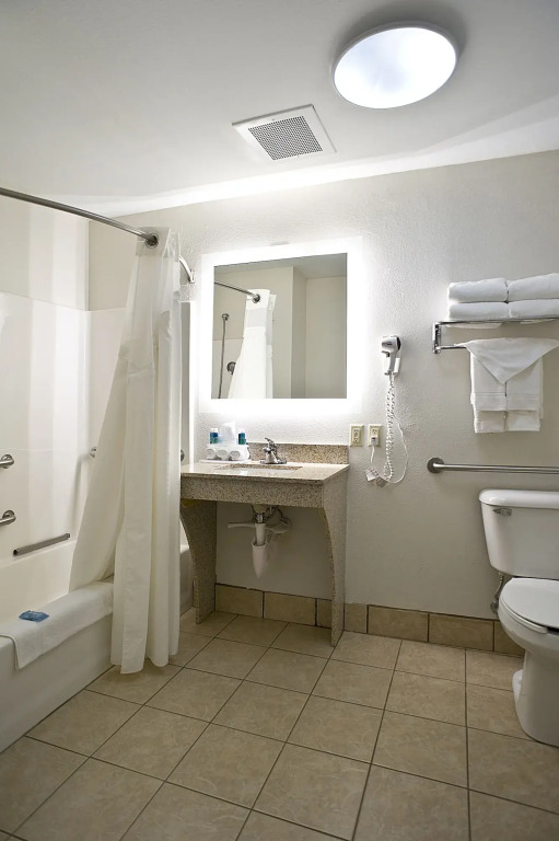 Holiday Inn Express Hotel & Suites Vermillion by IHG