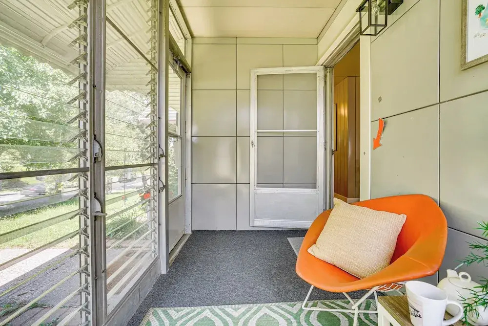 Lustron of the Lakes: Retro MCM Gem in Tangletown