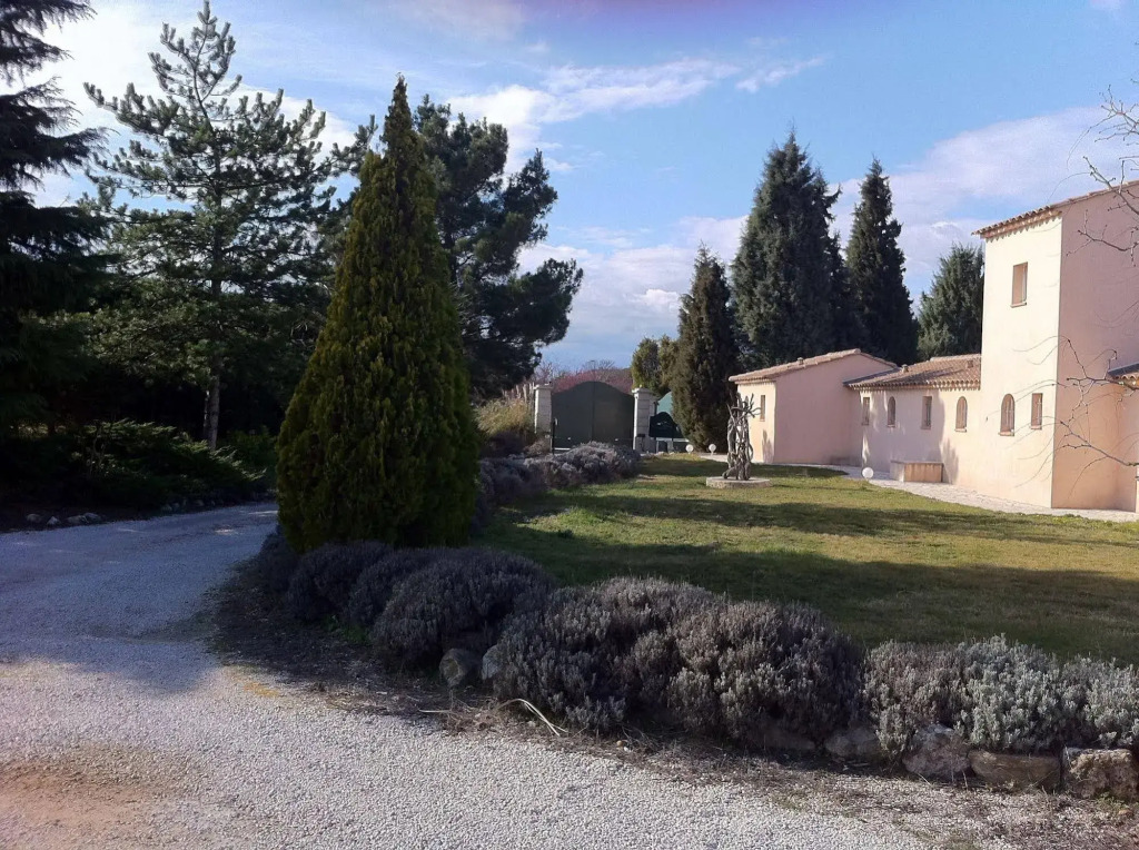 Logis Hôtel & Spa Déjeunez Sous LArbre