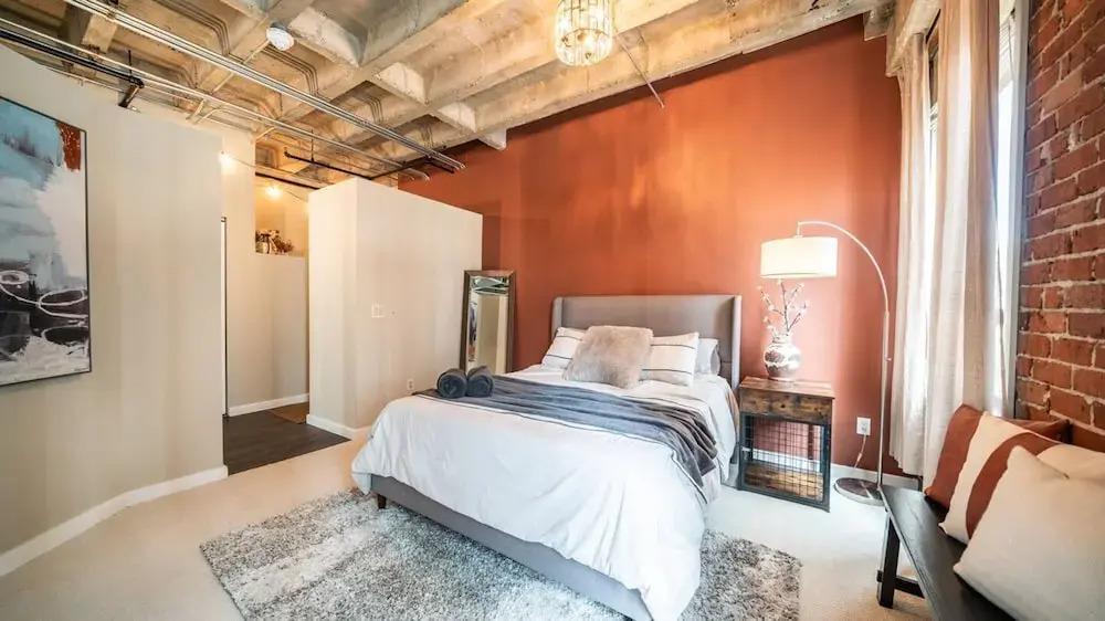 Luxury Downtown Phoenix Loft - Pool Gym Laundry
