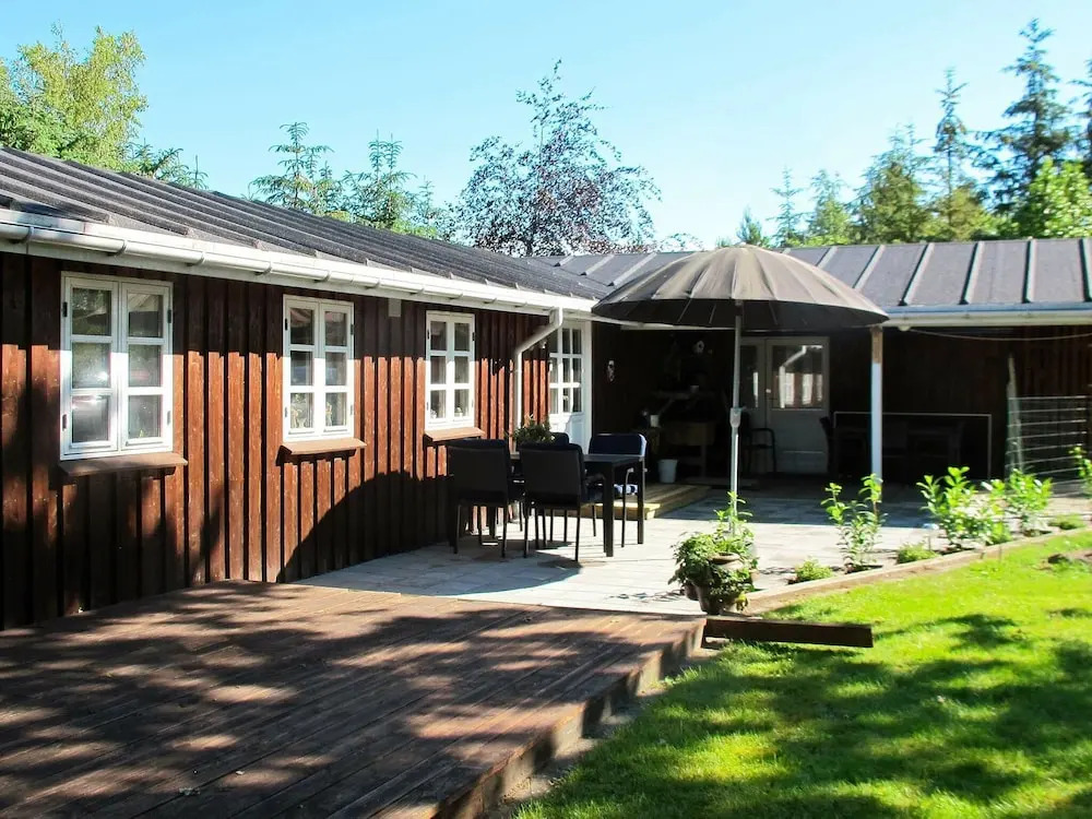 Plush Holiday Home in Storvorde With Roofed Terrace